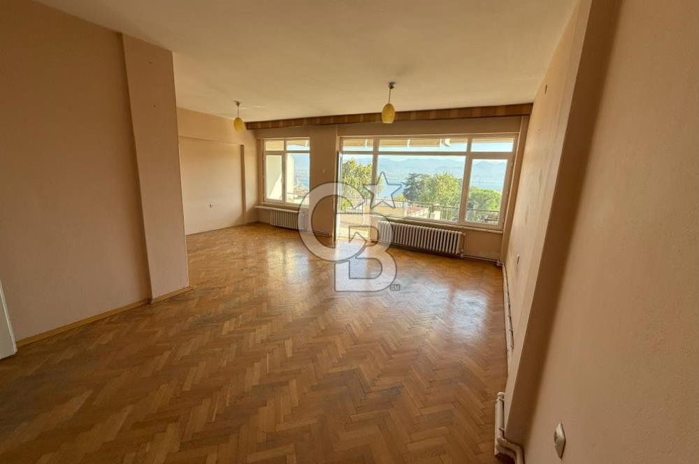 İZMİT İNÖNÜ CADDESİNDE MANZARALI ARAKAT SATILIK 120M2 DAİRE
