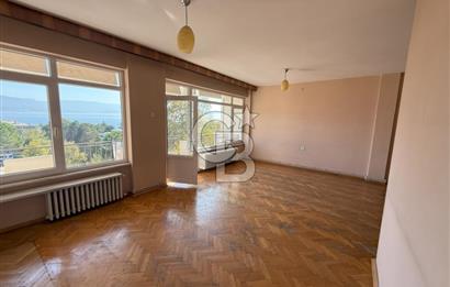 İZMİT İNÖNÜ CADDESİNDE MANZARALI ARAKAT SATILIK 120M2 DAİRE