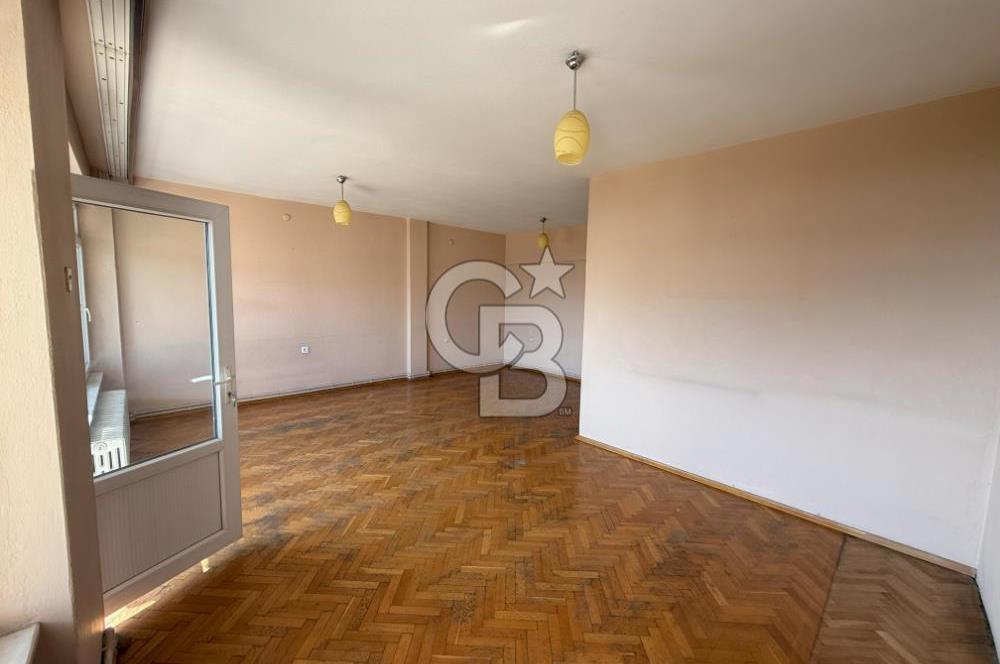 İZMİT İNÖNÜ CADDESİNDE MANZARALI ARAKAT SATILIK 120M2 DAİRE