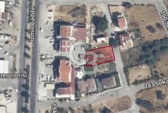 Karaburun Mordoğan Merkez’de Caddeye Çok Yakın Villa İmarlı Arsa