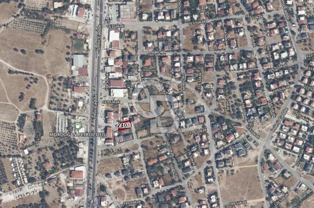 Karaburun Mordoğan Merkez’de Caddeye Çok Yakın Villa İmarlı Arsa