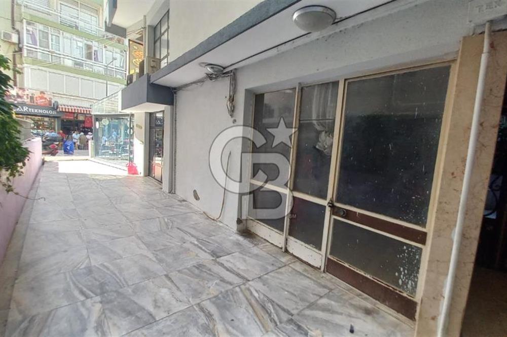  İzmir Bostanlı’da Satılık Çift Dükkan  Yüksek Tabela Değeri!