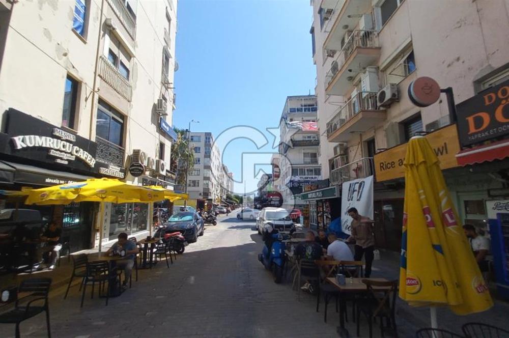  İzmir Bostanlı’da Satılık Çift Dükkan  Yüksek Tabela Değeri!