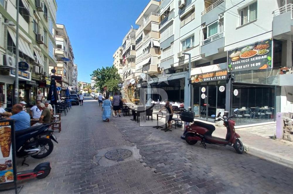  İzmir Bostanlı’da Satılık Çift Dükkan  Yüksek Tabela Değeri!