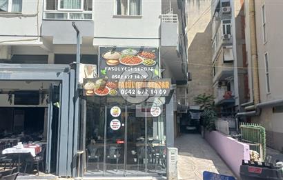  İzmir Bostanlı’da Satılık Çift Dükkan  Yüksek Tabela Değeri!