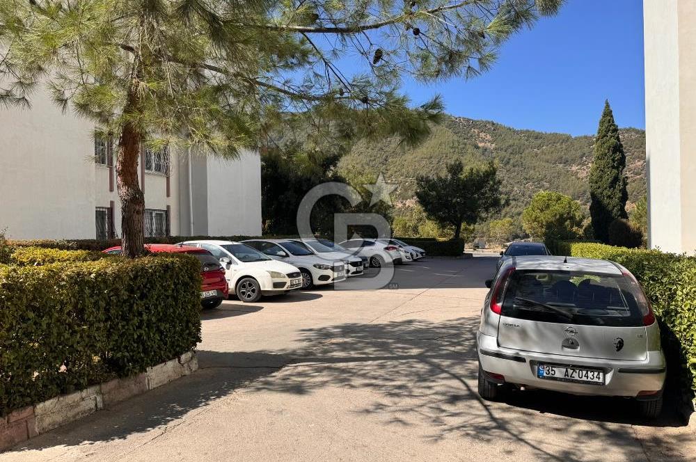 Narlıdere Narbel Sitesinde Doğa ve Deniz Manzaralı Eşyalı Daire