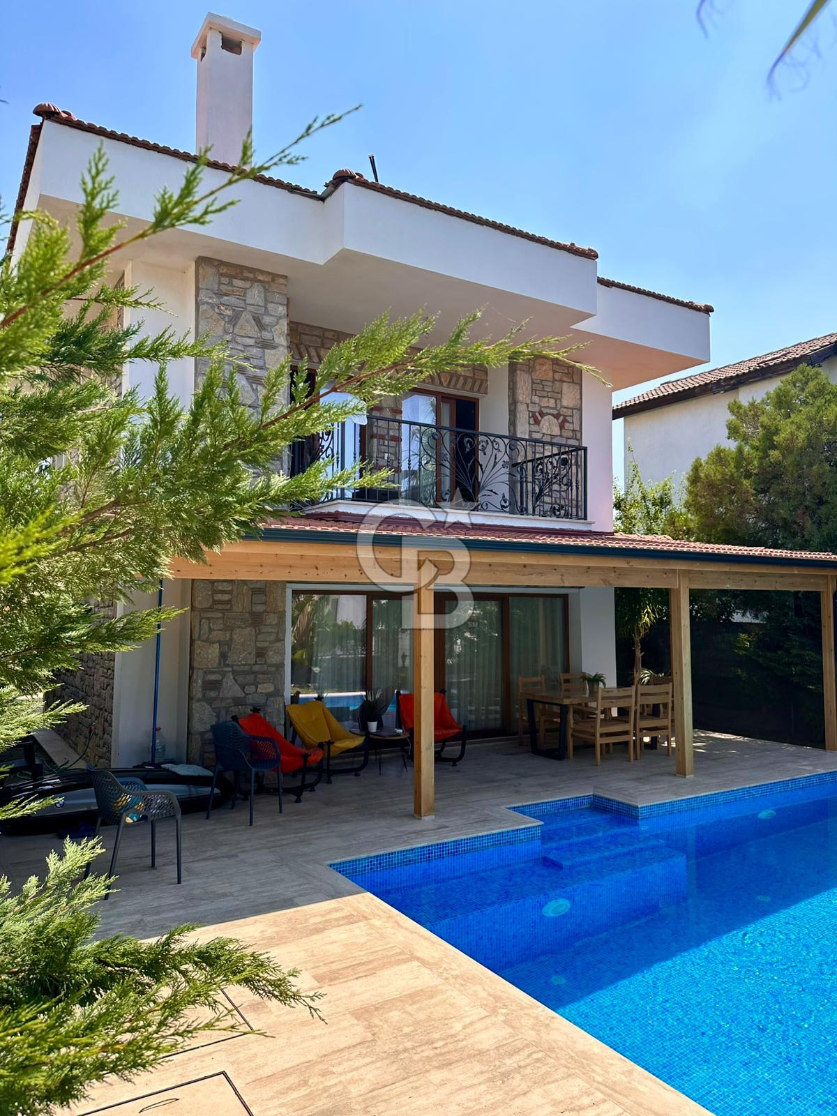 Datça Merkez Burgaz Mevkiinde Satılık Havuzlu Müstakil Villa