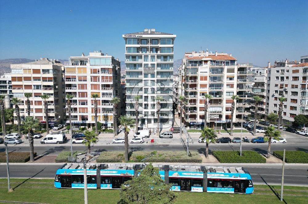 BOSTANLI SAHİLDE PANORAMİK DENİZ MANZARALI SATILIK 3+1 DAİRE