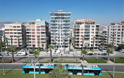 BOSTANLI SAHİLDE PANORAMİK DENİZ MANZARALI SATILIK 3+1 DAİRE