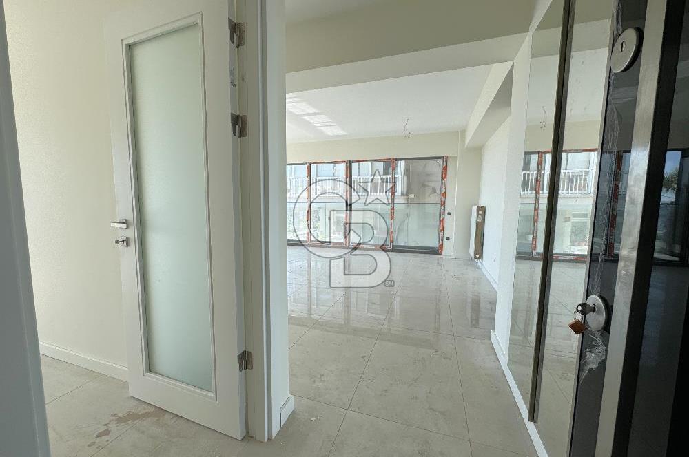 BOSTANLI SAHİLDE PANORAMİK DENİZ MANZARALI SATILIK 3+1 DAİRE
