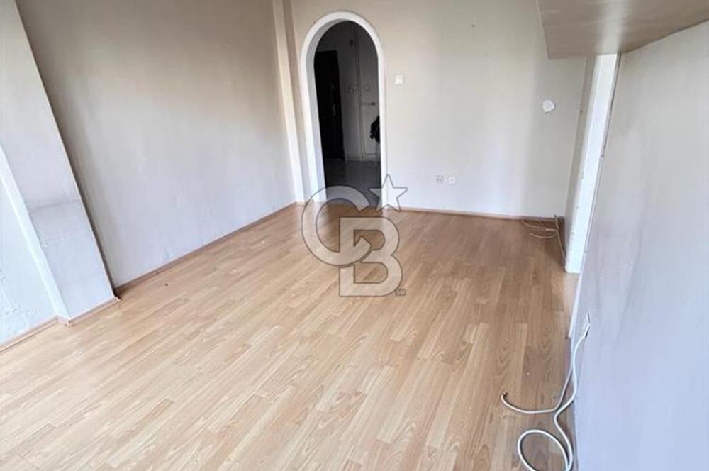GÖZTEPE MERDİVENKÖY' de BAKIMLI, BOŞ, SATILIK ( 2+1 ) DAİRE