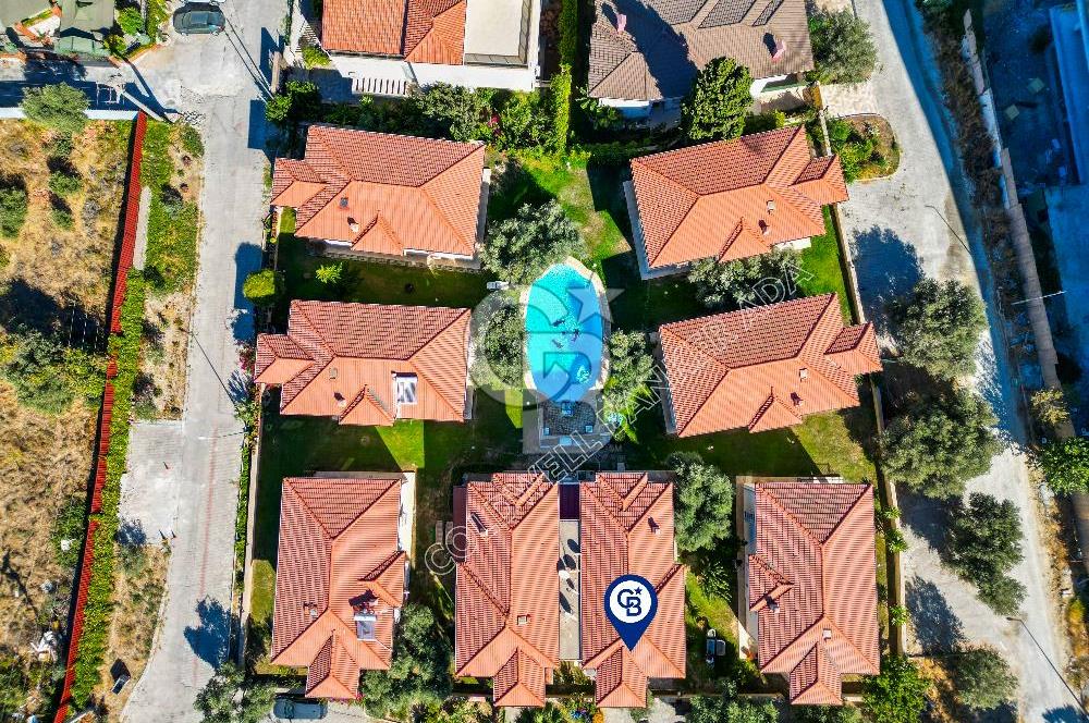 Kadınlar Denizi'nde Denize Yürüme Mesafesinde Site İçerisinde  Lüks 3+1 Villa 
