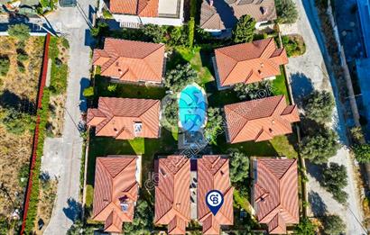 Kadınlar Denizi'nde Denize Yürüme Mesafesinde Site İçerisinde  Lüks 3+1 Villa 