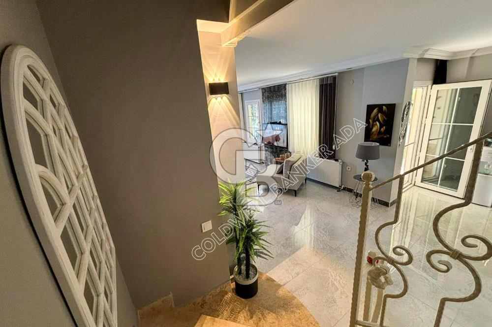 Kadınlar Denizi'nde Denize Yürüme Mesafesinde Site İçerisinde  Lüks 3+1 Villa 