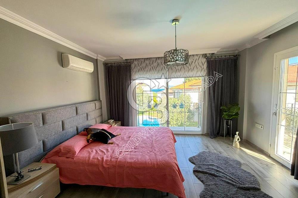 Kadınlar Denizi'nde Denize Yürüme Mesafesinde Site İçerisinde  Lüks 3+1 Villa 