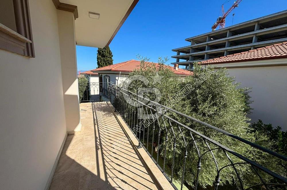 Kadınlar Denizi'nde Denize Yürüme Mesafesinde Site İçerisinde  Lüks 3+1 Villa 
