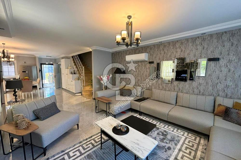 Kadınlar Denizi'nde Denize Yürüme Mesafesinde Site İçerisinde  Lüks 3+1 Villa 