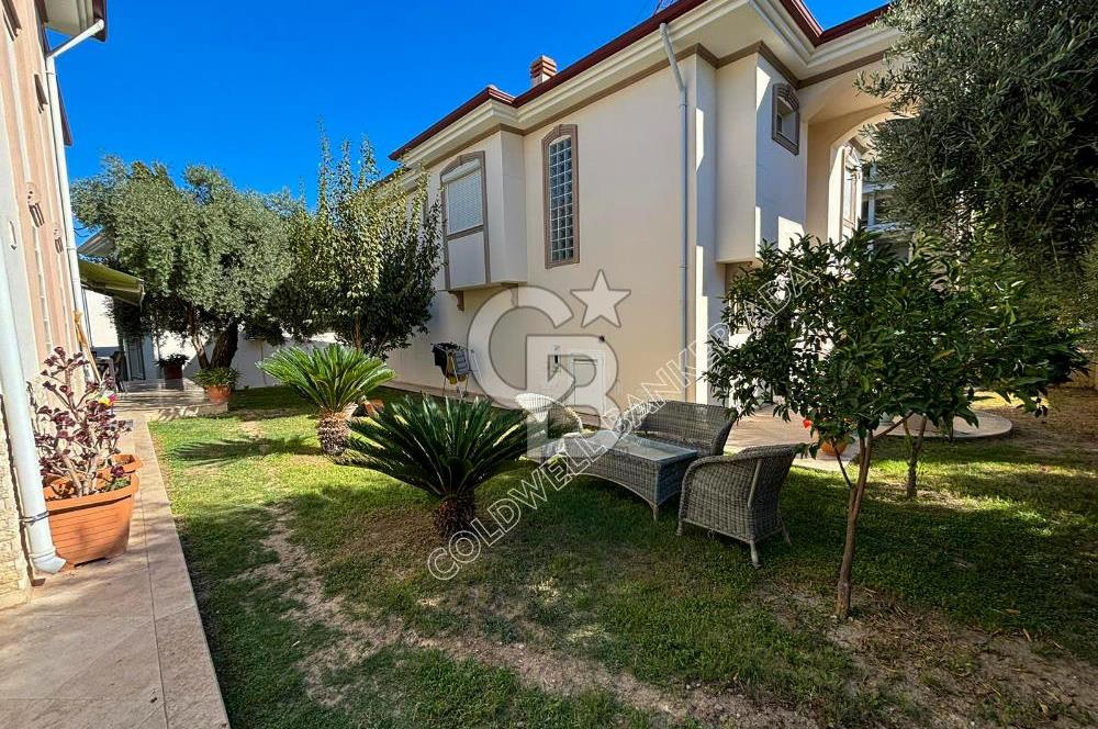 Kadınlar Denizi'nde Denize Yürüme Mesafesinde Site İçerisinde  Lüks 3+1 Villa 