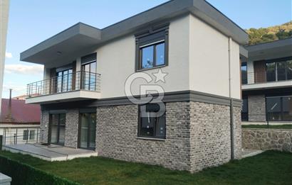 İhsaniye Merkez'de Doğa Manzaralı 4+1 Müstakil Bahçeli Villa