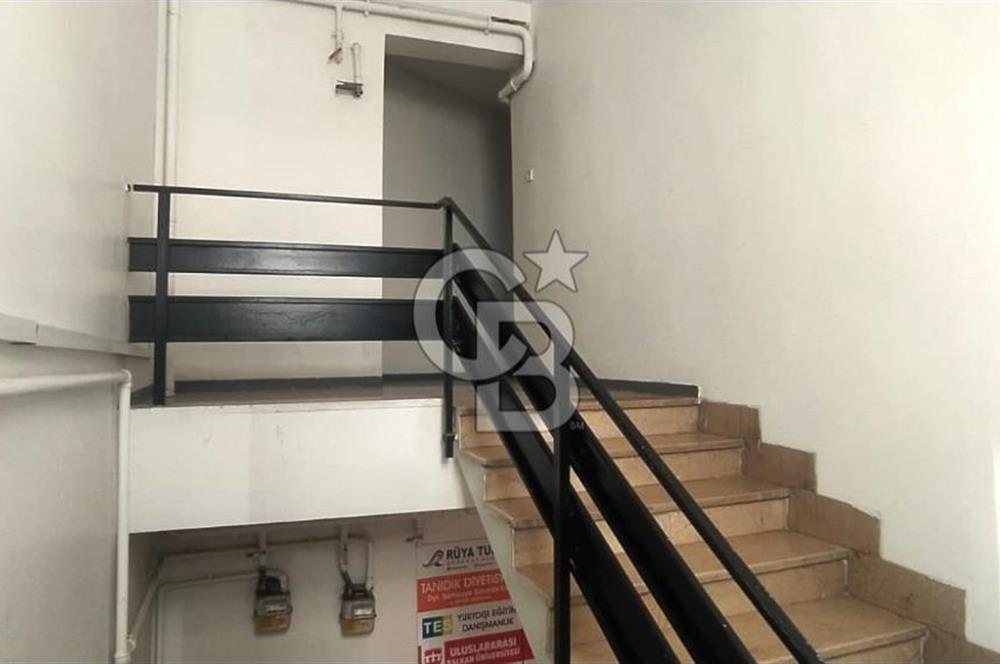 CB'DEN ZAFER MEYDANINDA KİRALIK OFİS