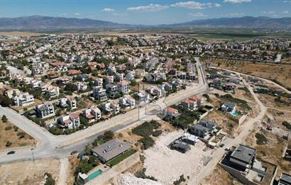 Seyrek Villa kent’te deniz manzaralı villa imarlı satılık arsa