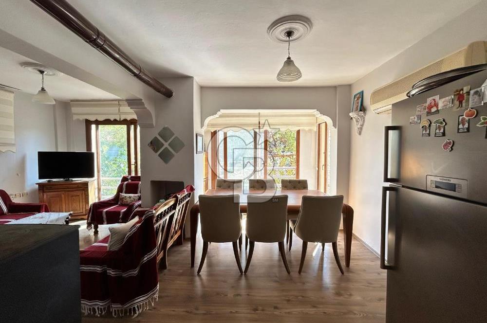  Yenifoça Cumhuriyet Mahallesinde Satılık 5+2 Tripleks Villa