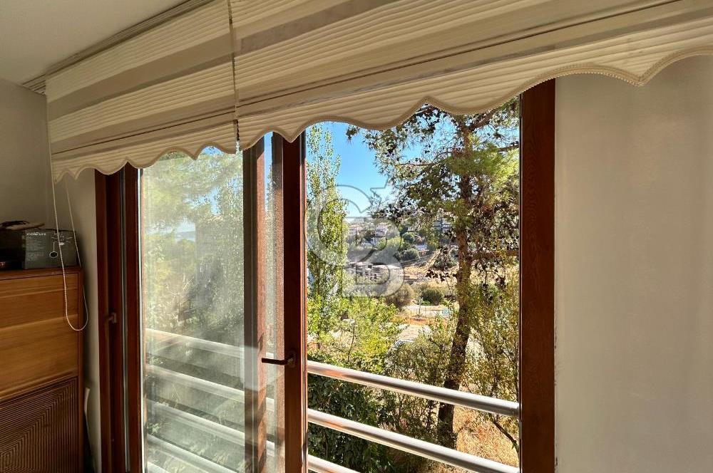  Yenifoça Cumhuriyet Mahallesinde Satılık 5+2 Tripleks Villa