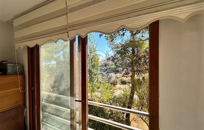  Yenifoça Cumhuriyet Mahallesinde Satılık 5+2 Tripleks Villa