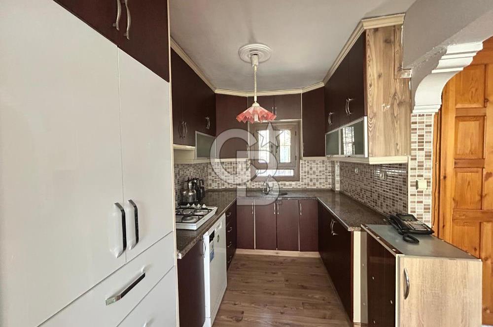 Yenifoça Cumhuriyet Mahallesinde Satılık 5+2 Tripleks Villa