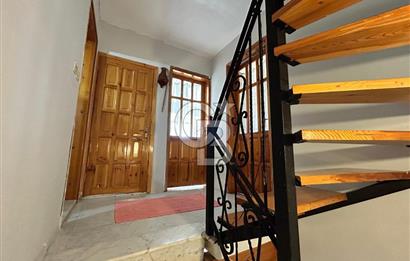  Yenifoça Cumhuriyet Mahallesinde Satılık 5+2 Tripleks Villa