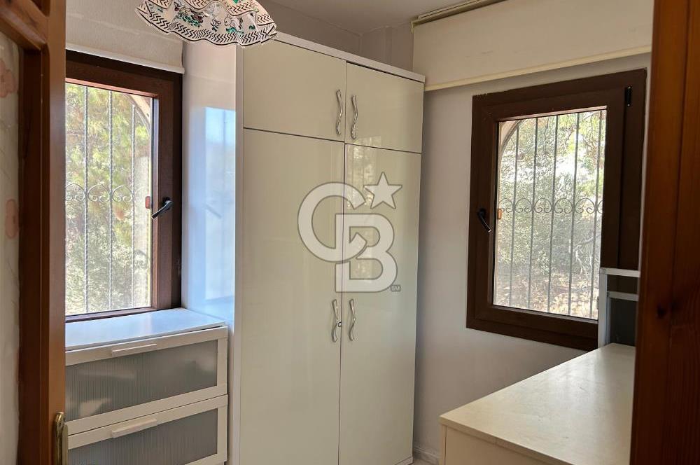  Yenifoça Cumhuriyet Mahallesinde Satılık 5+2 Tripleks Villa