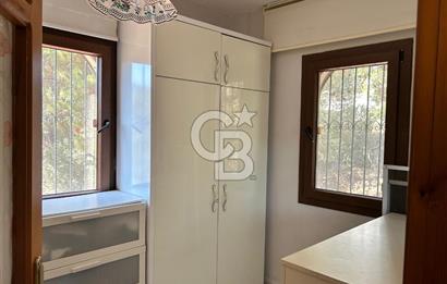  Yenifoça Cumhuriyet Mahallesinde Satılık 5+2 Tripleks Villa