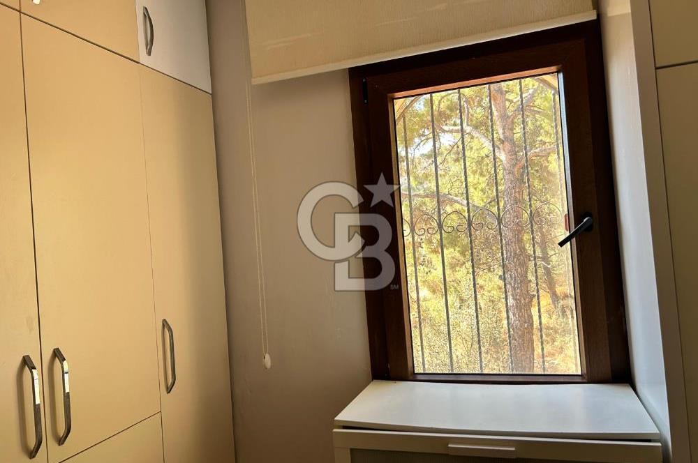  Yenifoça Cumhuriyet Mahallesinde Satılık 5+2 Tripleks Villa