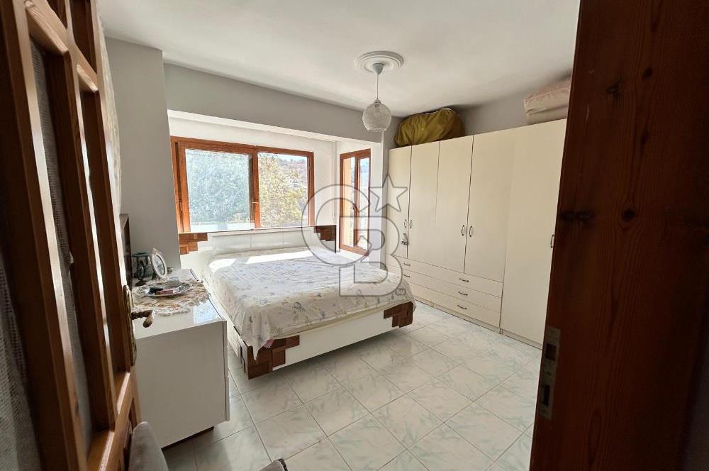  Yenifoça Cumhuriyet Mahallesinde Satılık 5+2 Tripleks Villa