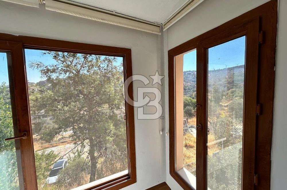  Yenifoça Cumhuriyet Mahallesinde Satılık 5+2 Tripleks Villa