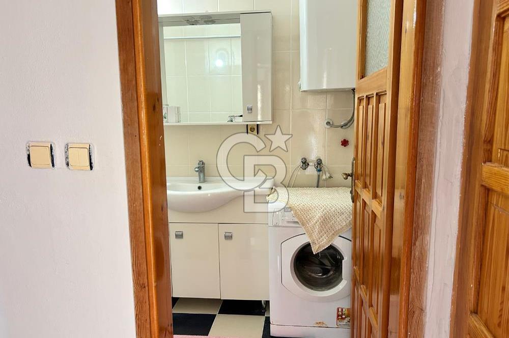  Yenifoça Cumhuriyet Mahallesinde Satılık 5+2 Tripleks Villa