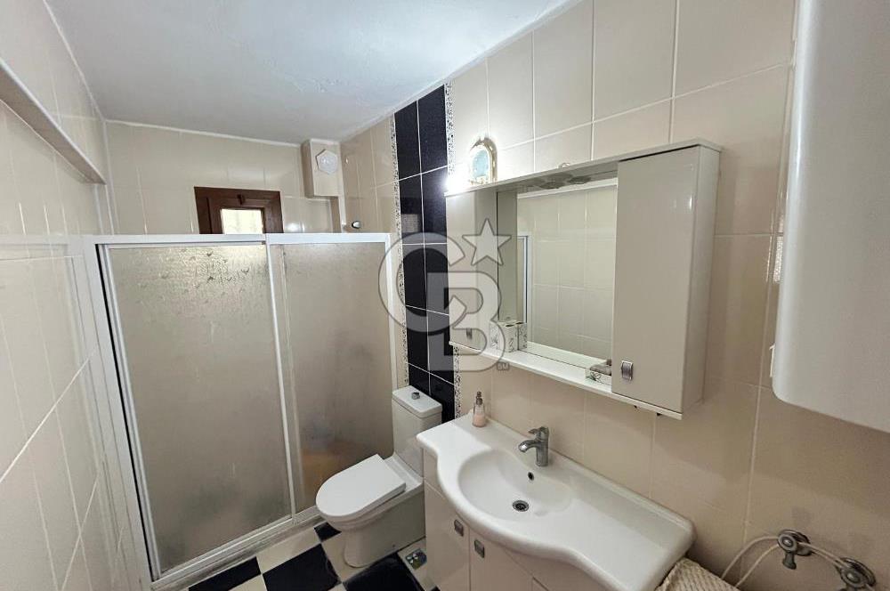  Yenifoça Cumhuriyet Mahallesinde Satılık 5+2 Tripleks Villa