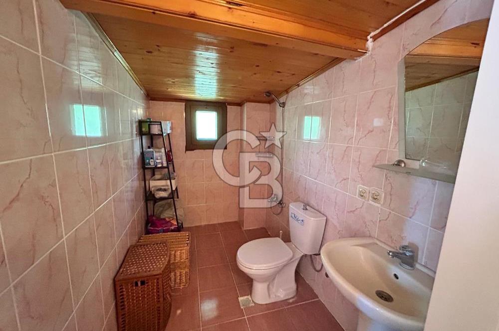  Yenifoça Cumhuriyet Mahallesinde Satılık 5+2 Tripleks Villa