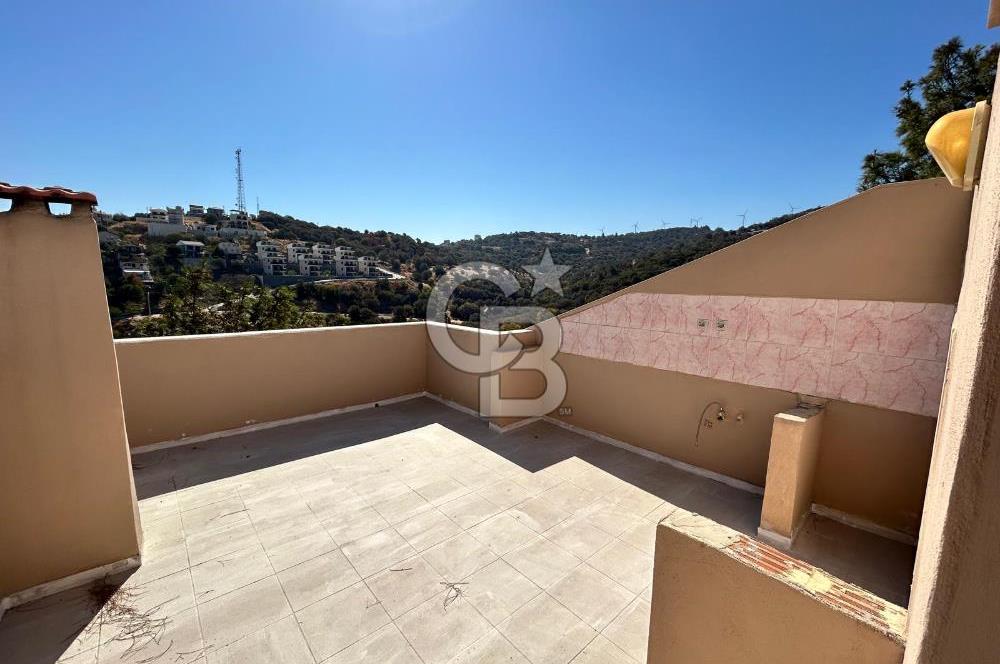  Yenifoça Cumhuriyet Mahallesinde Satılık 5+2 Tripleks Villa