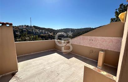  Yenifoça Cumhuriyet Mahallesinde Satılık 5+2 Tripleks Villa