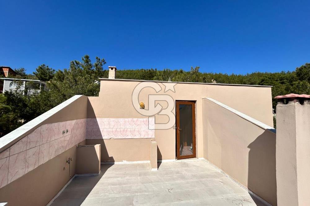  Yenifoça Cumhuriyet Mahallesinde Satılık 5+2 Tripleks Villa
