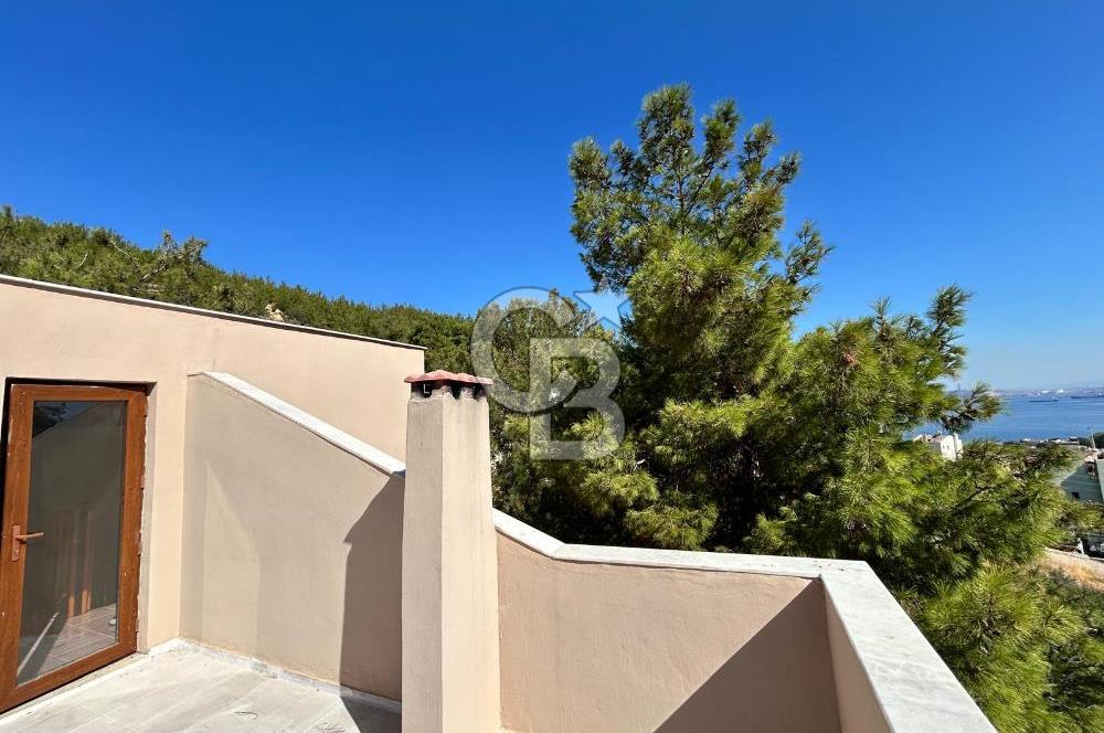  Yenifoça Cumhuriyet Mahallesinde Satılık 5+2 Tripleks Villa