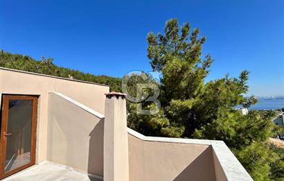  Yenifoça Cumhuriyet Mahallesinde Satılık 5+2 Tripleks Villa