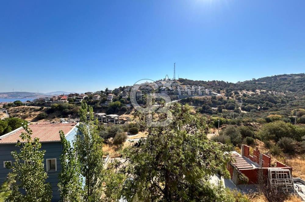  Yenifoça Cumhuriyet Mahallesinde Satılık 5+2 Tripleks Villa