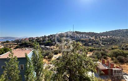  Yenifoça Cumhuriyet Mahallesinde Satılık 5+2 Tripleks Villa