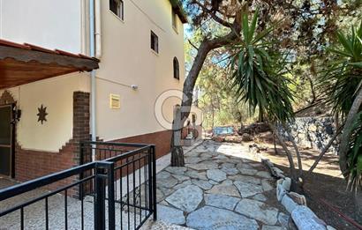  Yenifoça Cumhuriyet Mahallesinde Satılık 5+2 Tripleks Villa