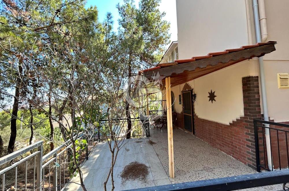  Yenifoça Cumhuriyet Mahallesinde Satılık 5+2 Tripleks Villa