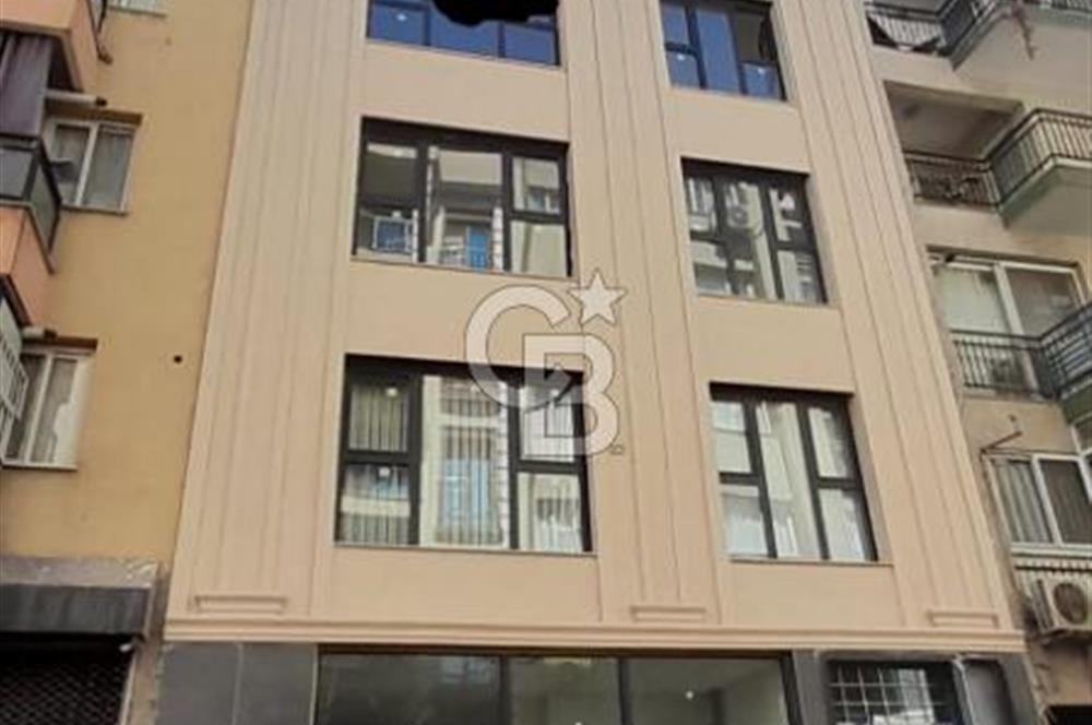 KARŞIYAKA ÇARŞI İÇİNDE SIFIR BİNA SIFIR EŞYALI 1+1 DAİRE