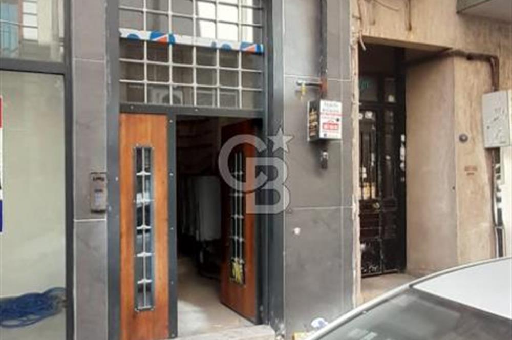KARŞIYAKA ÇARŞI İÇİNDE SIFIR BİNA SIFIR EŞYALI 1+1 DAİRE