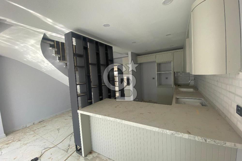 İzmir Torbalı Ayrancılarda Site İçerisinde Satılık Tripleks Villa